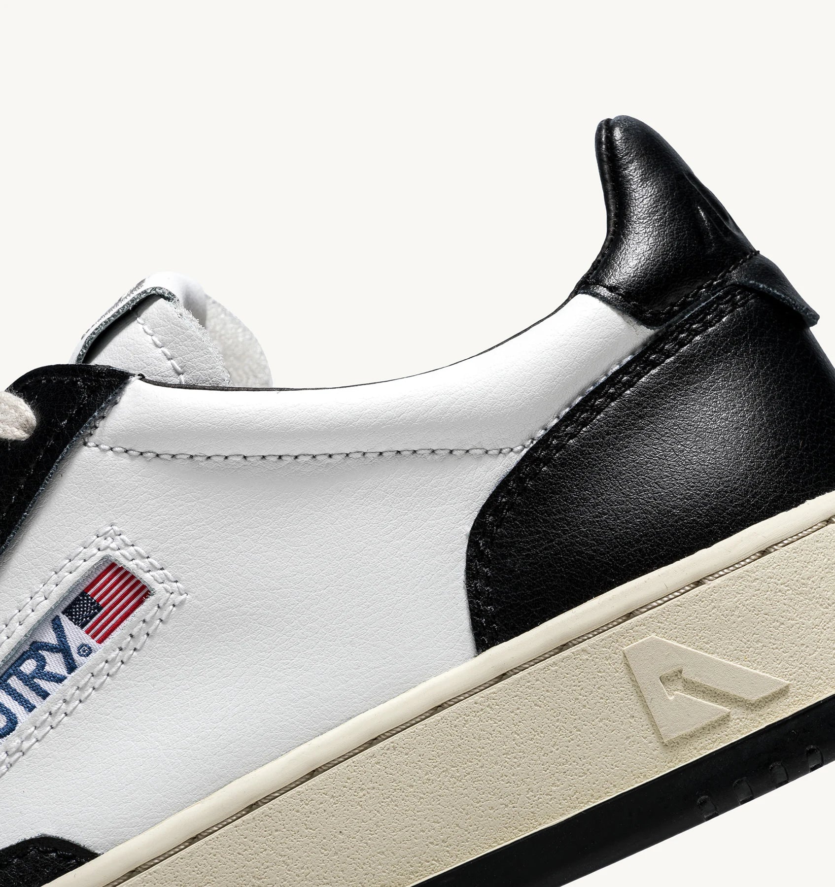 AUTRY - Medalist low-top leather sneakers