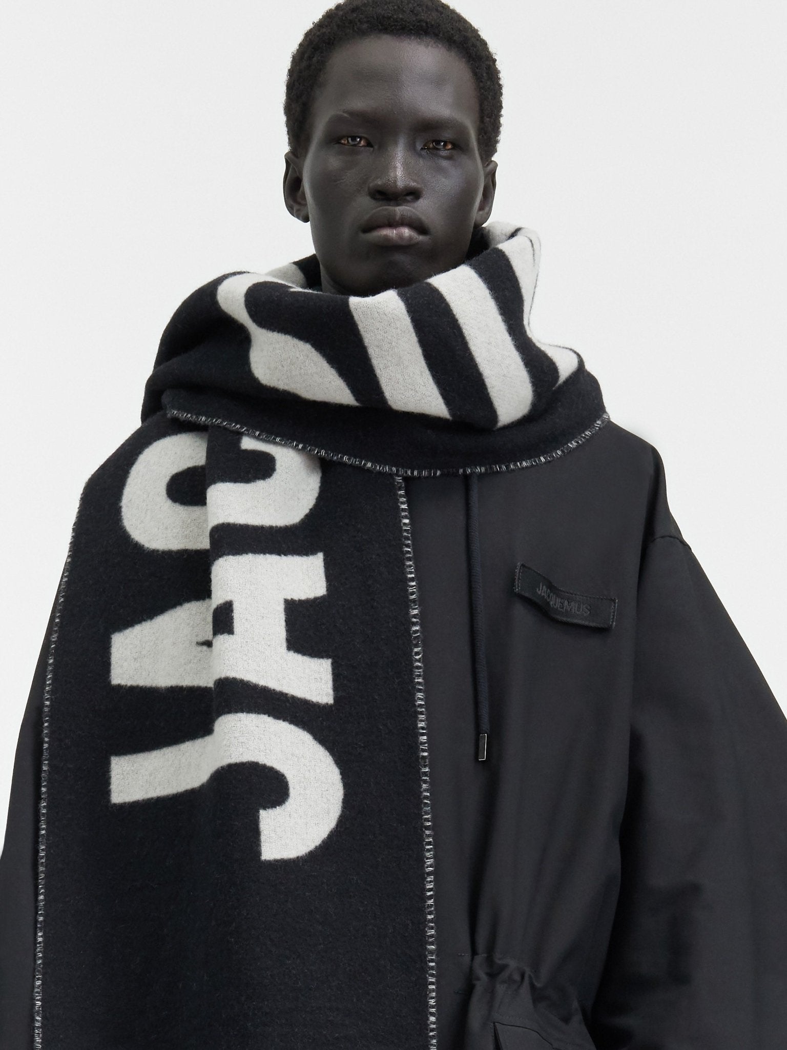 JACQUEMUS - The Jacquemus Black Scarf